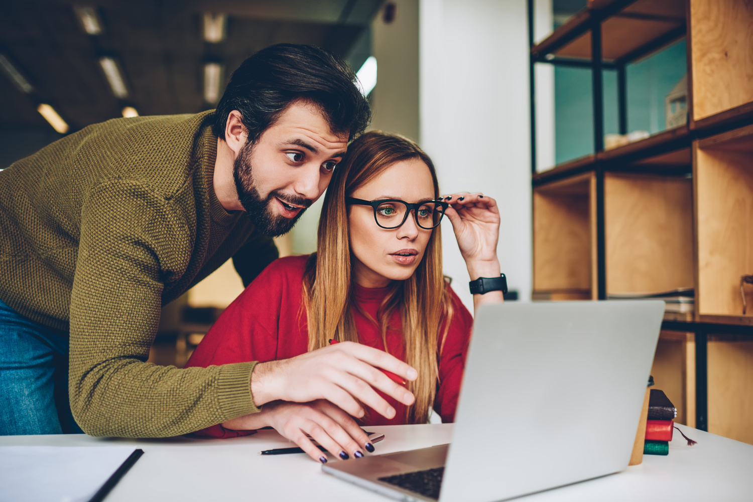 Key Pros And Cons Of A Website Building Software